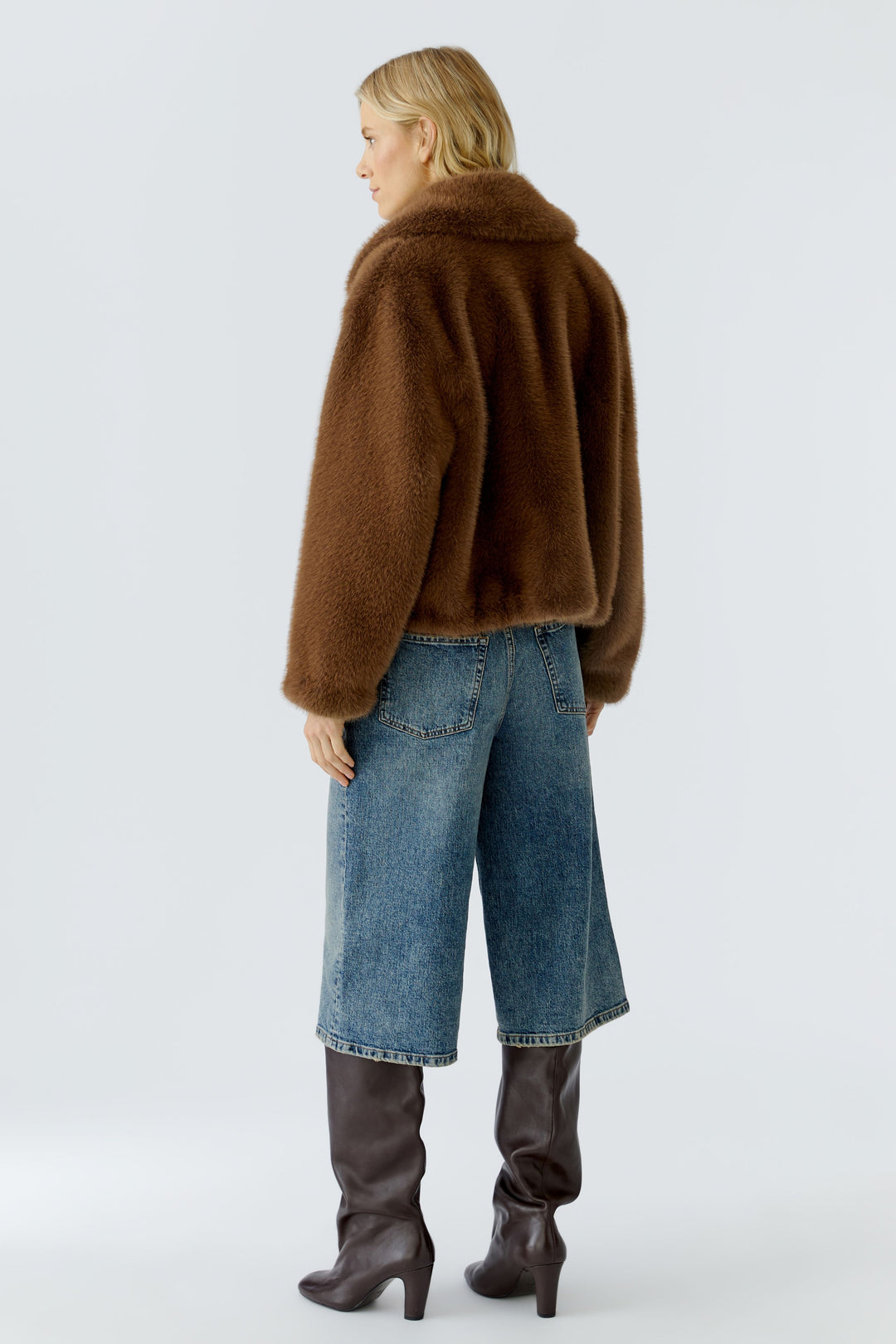 Manteau court en fausse fourrure avec col chemise