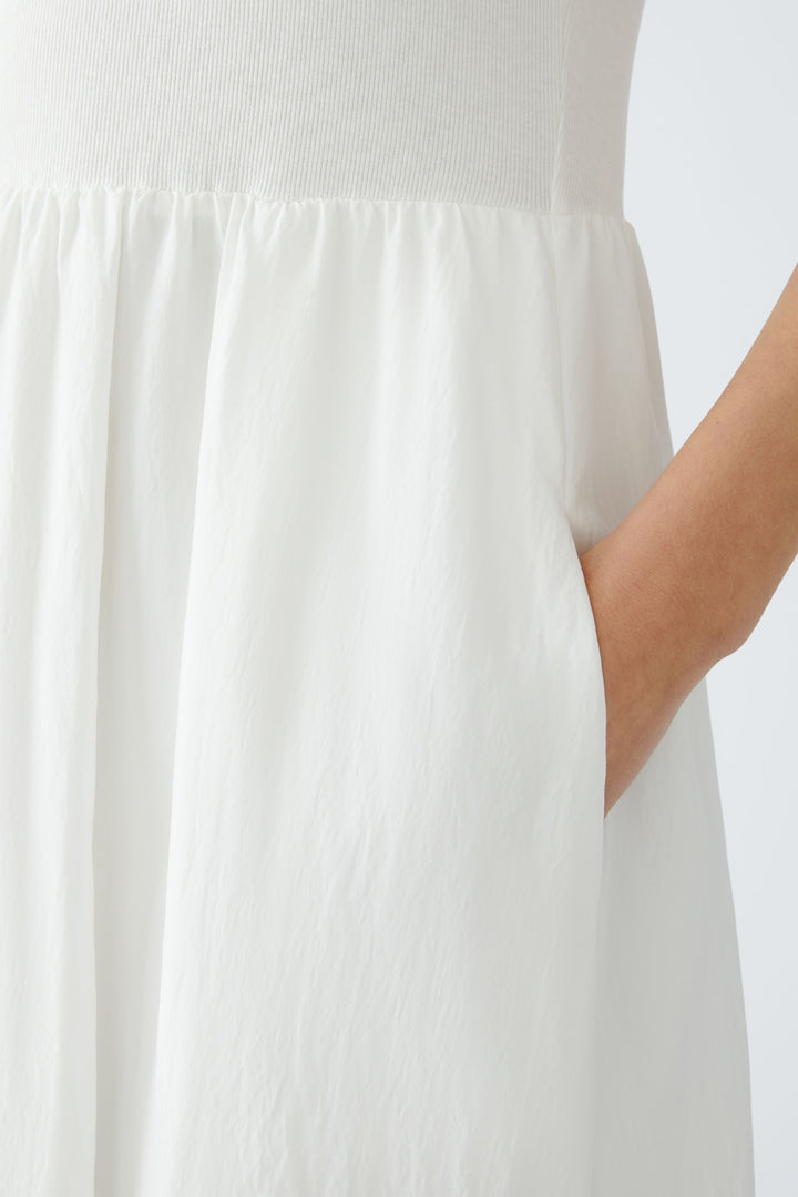 Robe longue sans manches à contraste