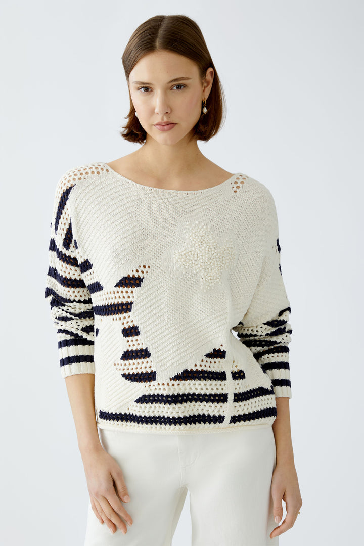 Pull ajouré avec détails crochetés et rayures
