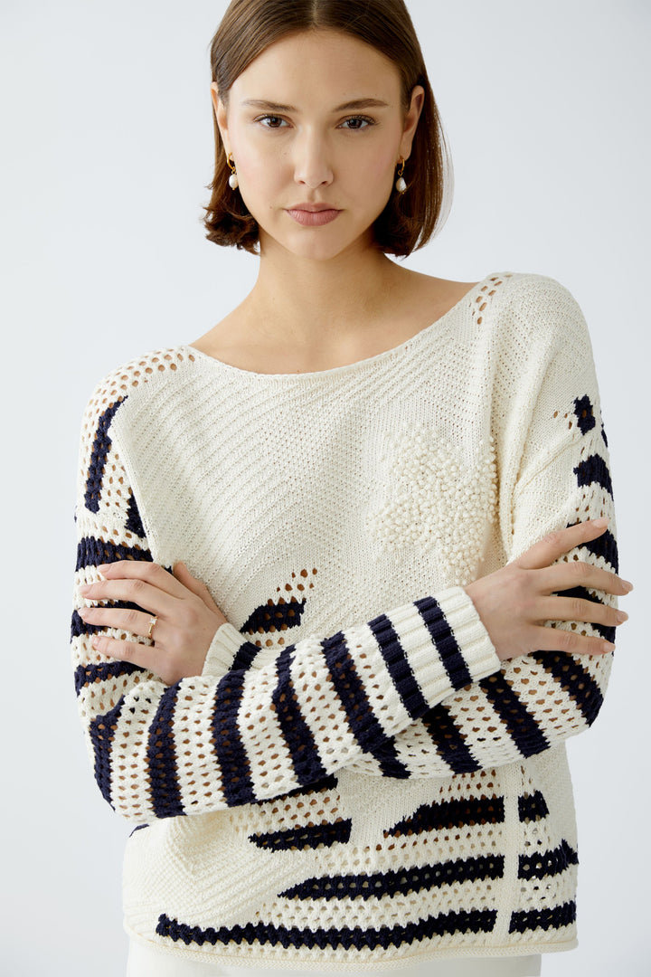 Pull ajouré avec détails crochetés et rayures