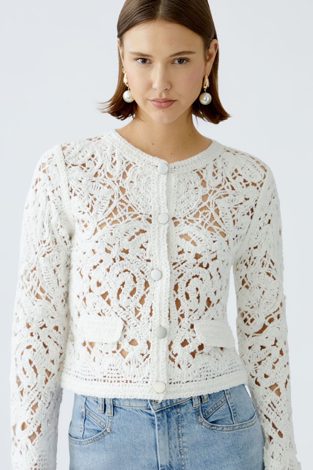 Cardigan ajouré en crochet avec boutons brossés