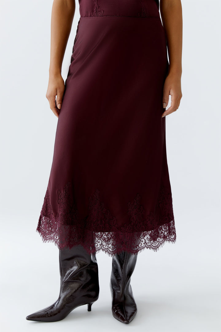Jupe midi satinée avec dentelle