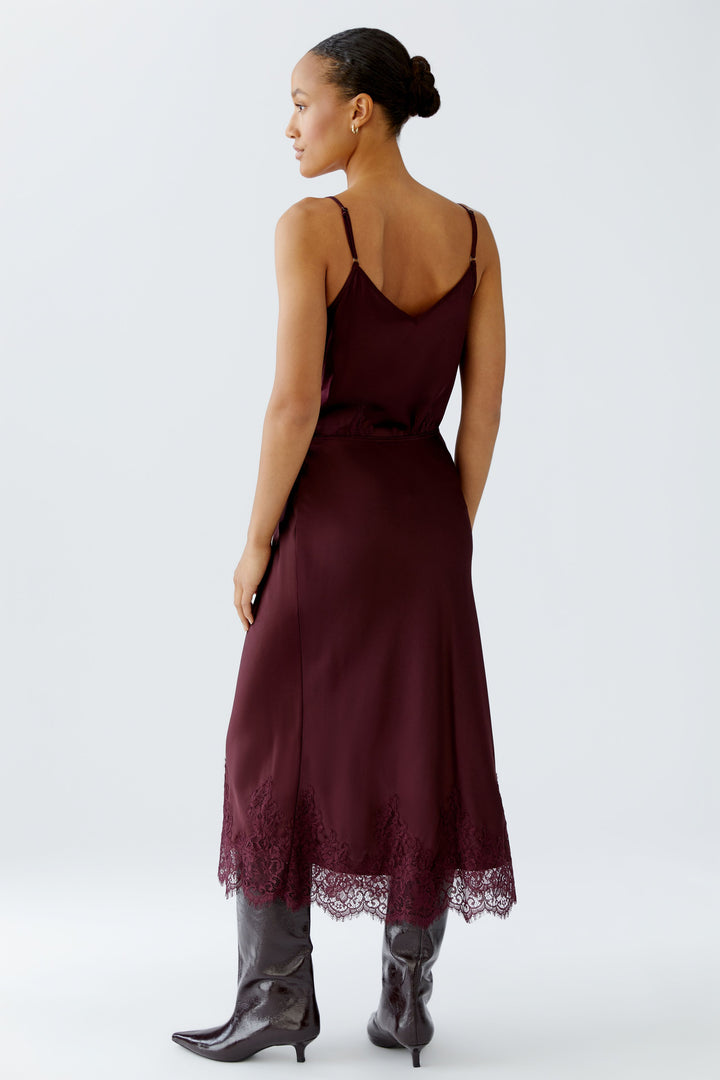 Jupe midi satinée avec dentelle