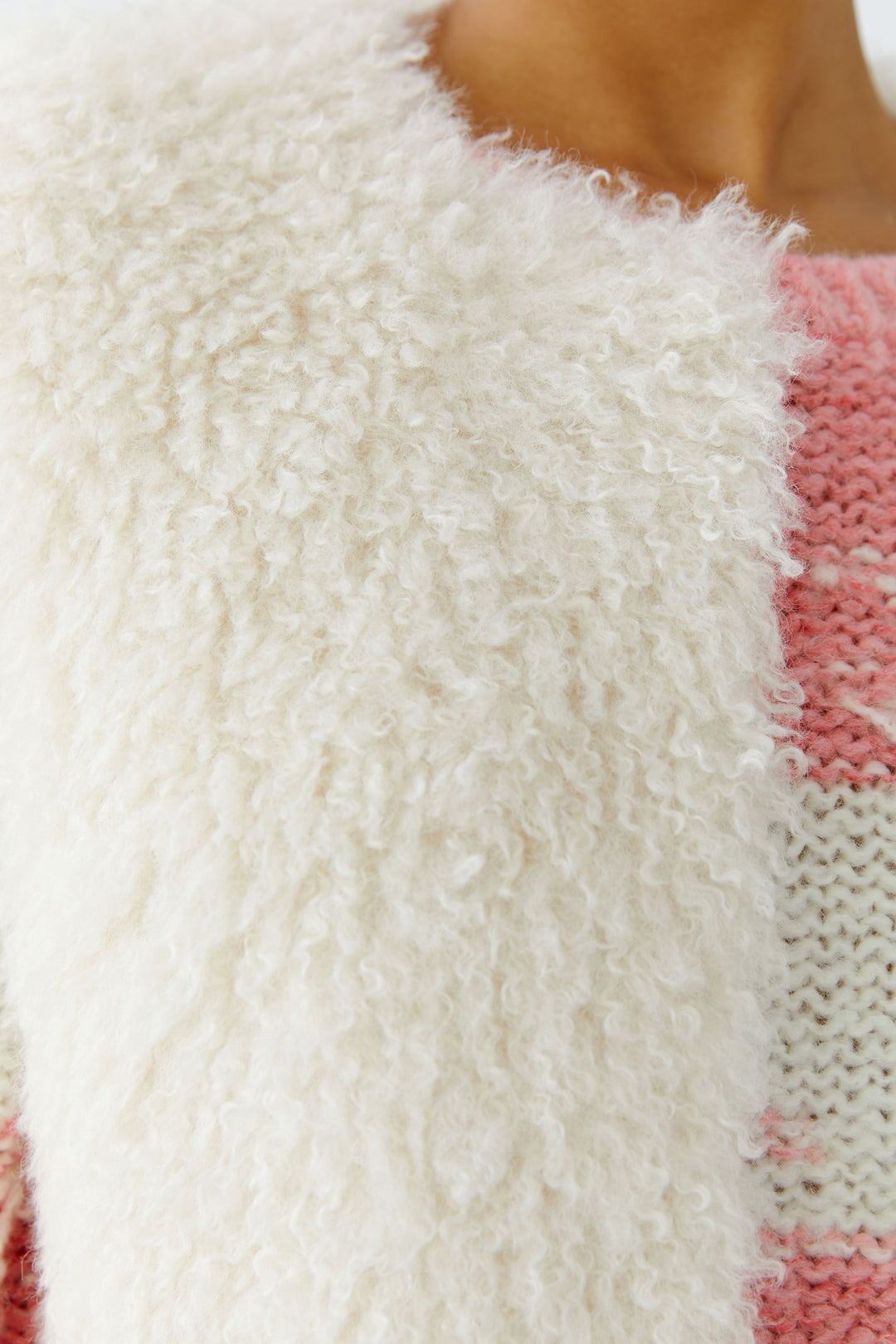 Gilet court en fausse fourrure avec crochets