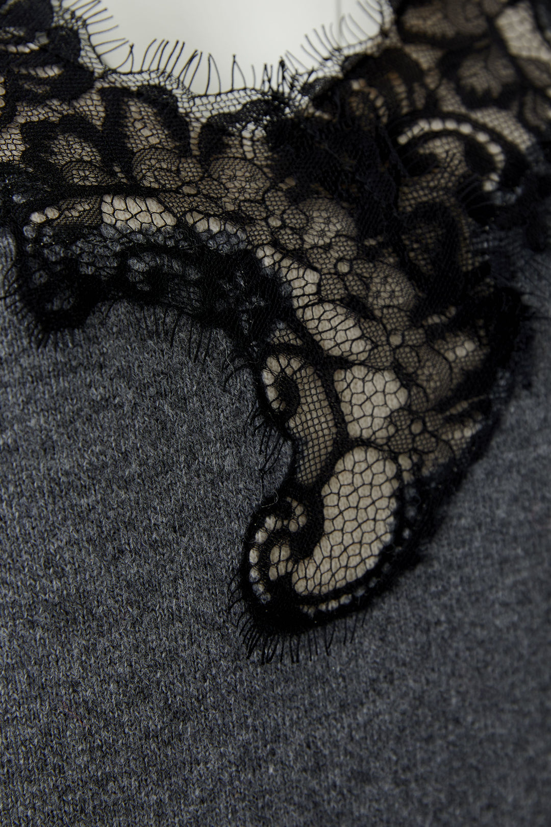 Camisole en mélange de laine à guipure