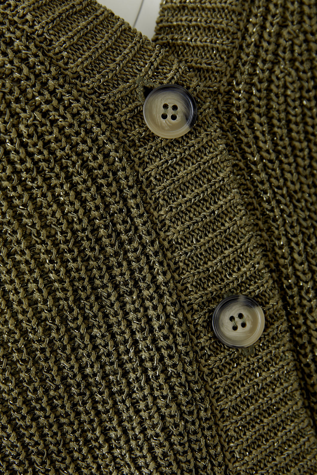 Cardigan court à encolure V et brillance subtile