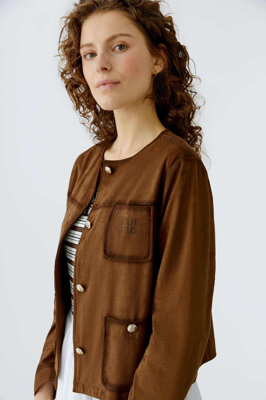 Veste courte structurée à finitions contrastées