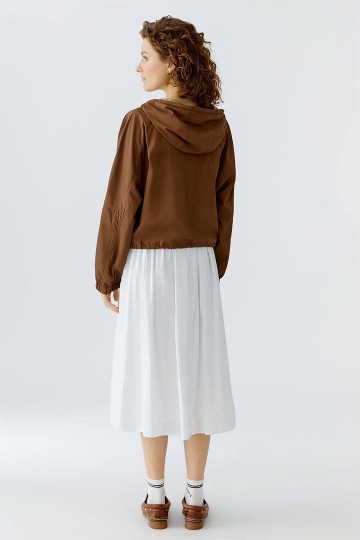 Blouson court à capuche esprit sportif