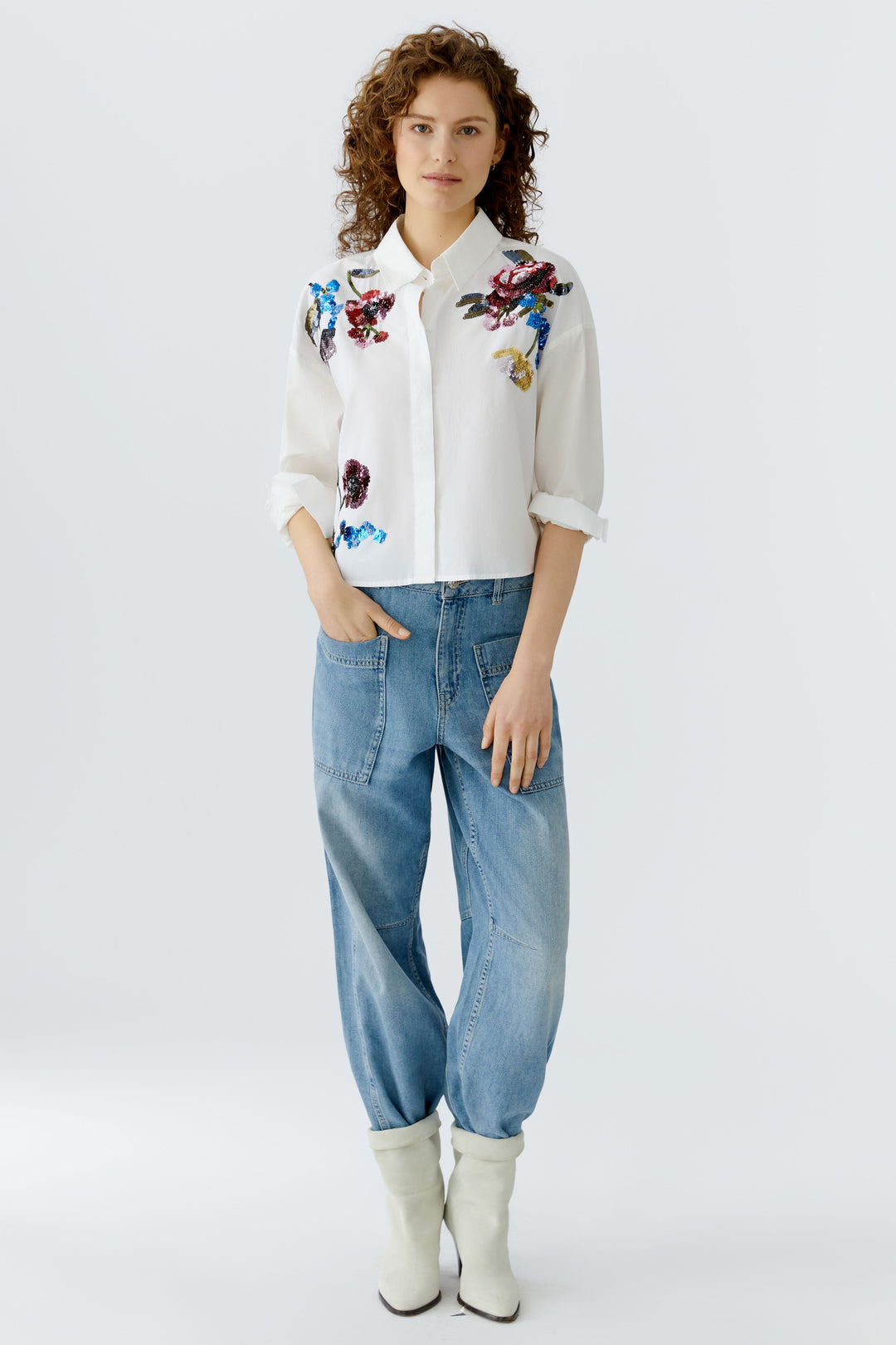 Blouse droite brodée à motifs floraux et sequins