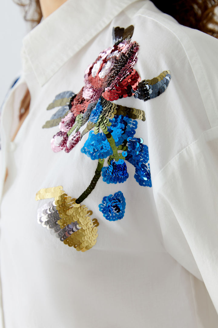 Blouse droite brodée à motifs floraux et sequins