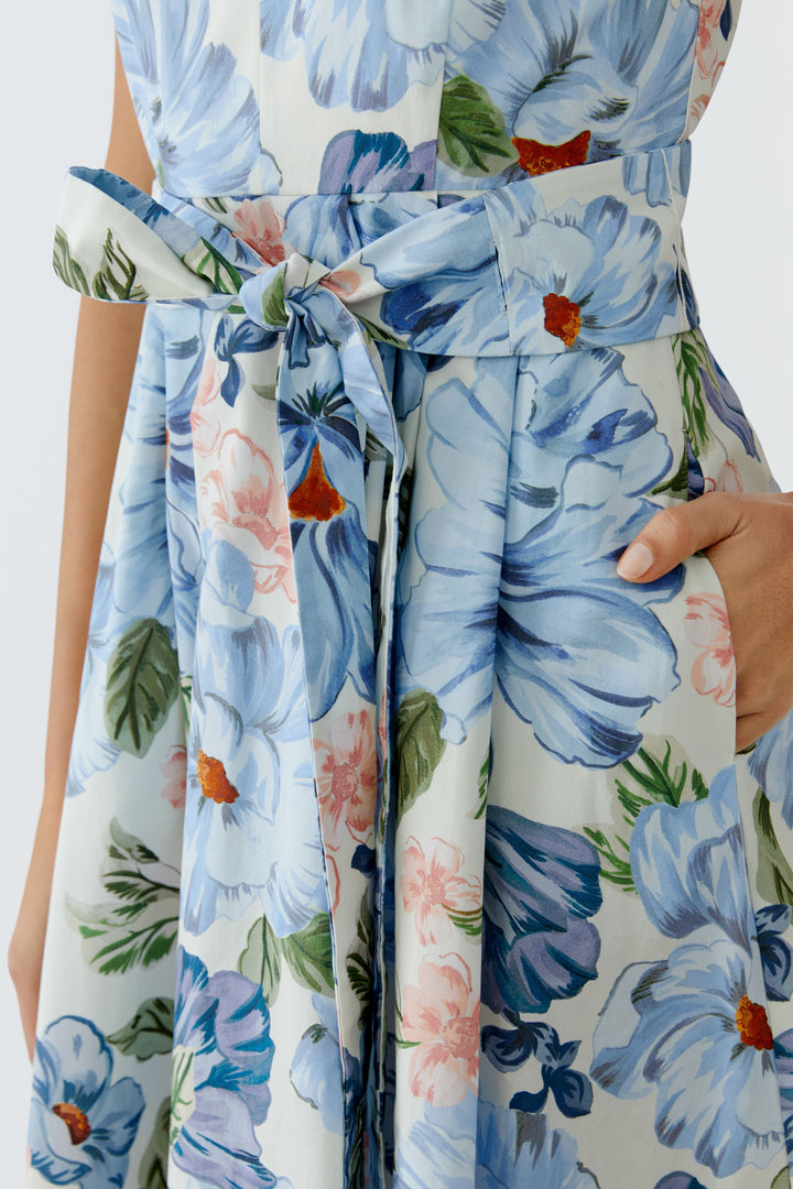 Robe midi florale plissée et ceinturée