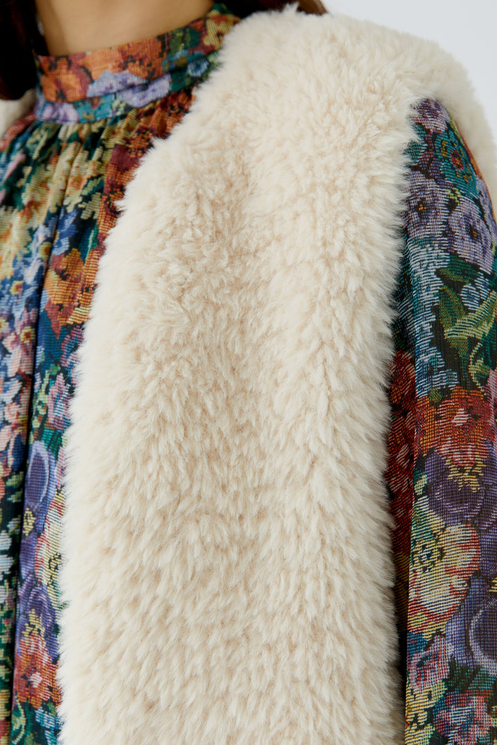 Veste courte sans manches à texture pelucheuse