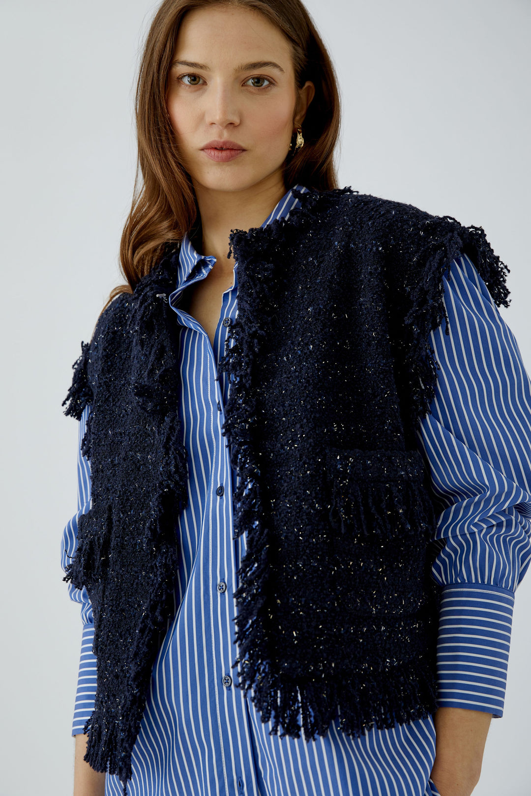 Gilet court en tweed bouclé à franges