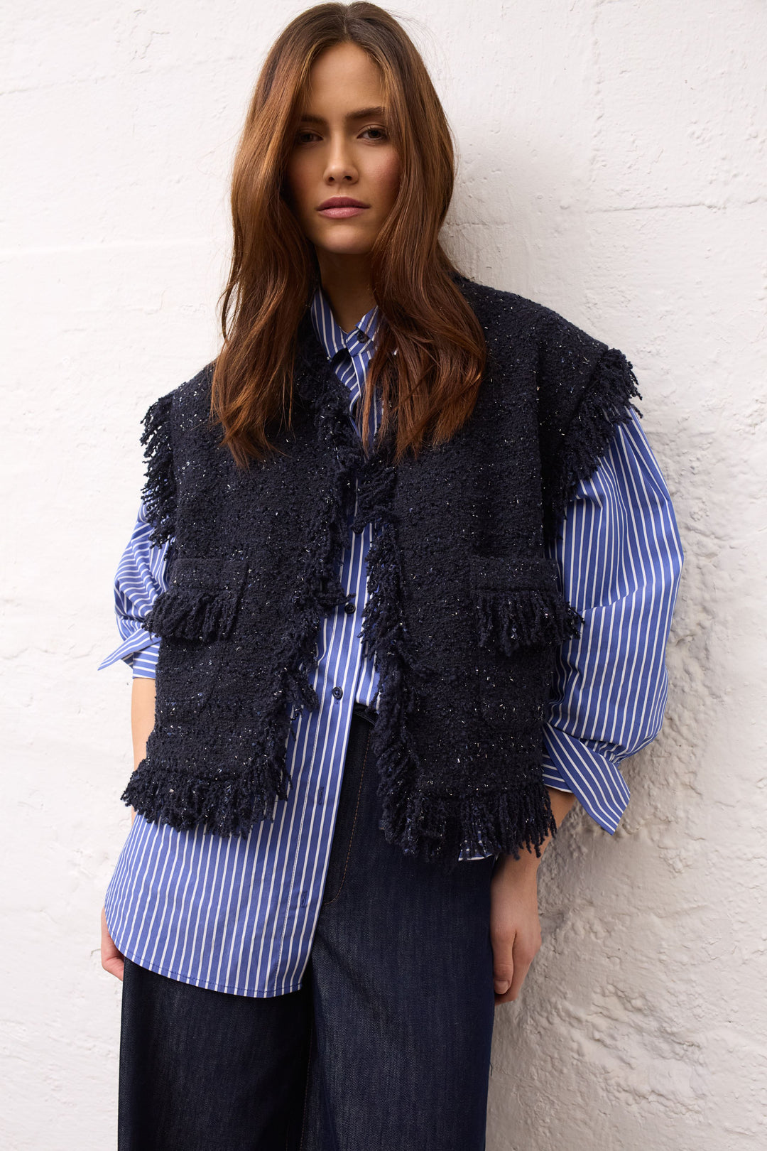 Gilet court en tweed bouclé à franges