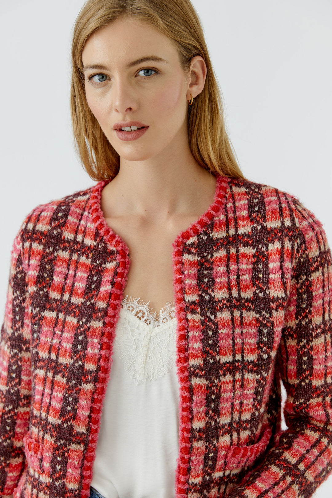 Veste courte à carreaux et bordures texturées