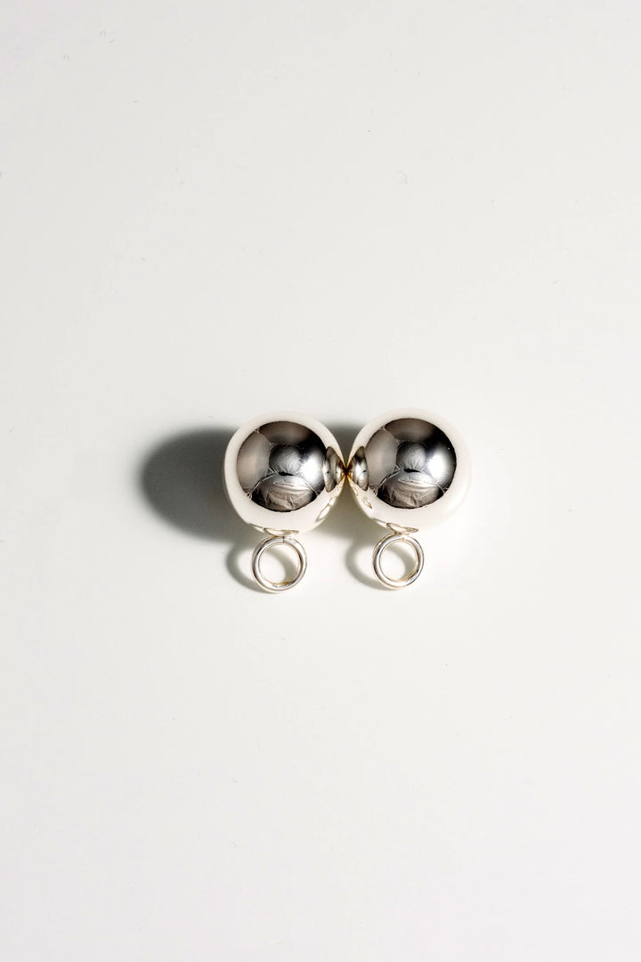 Charms de boules argentées AG