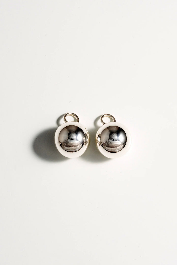 Charms de boules argentées AG