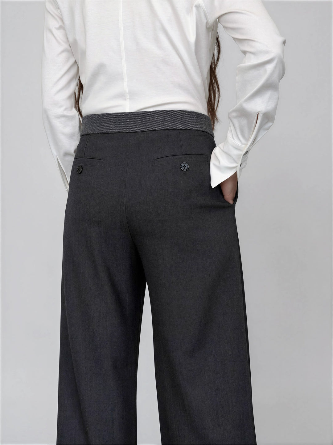 Pantalon tailleur ample à plis Dana