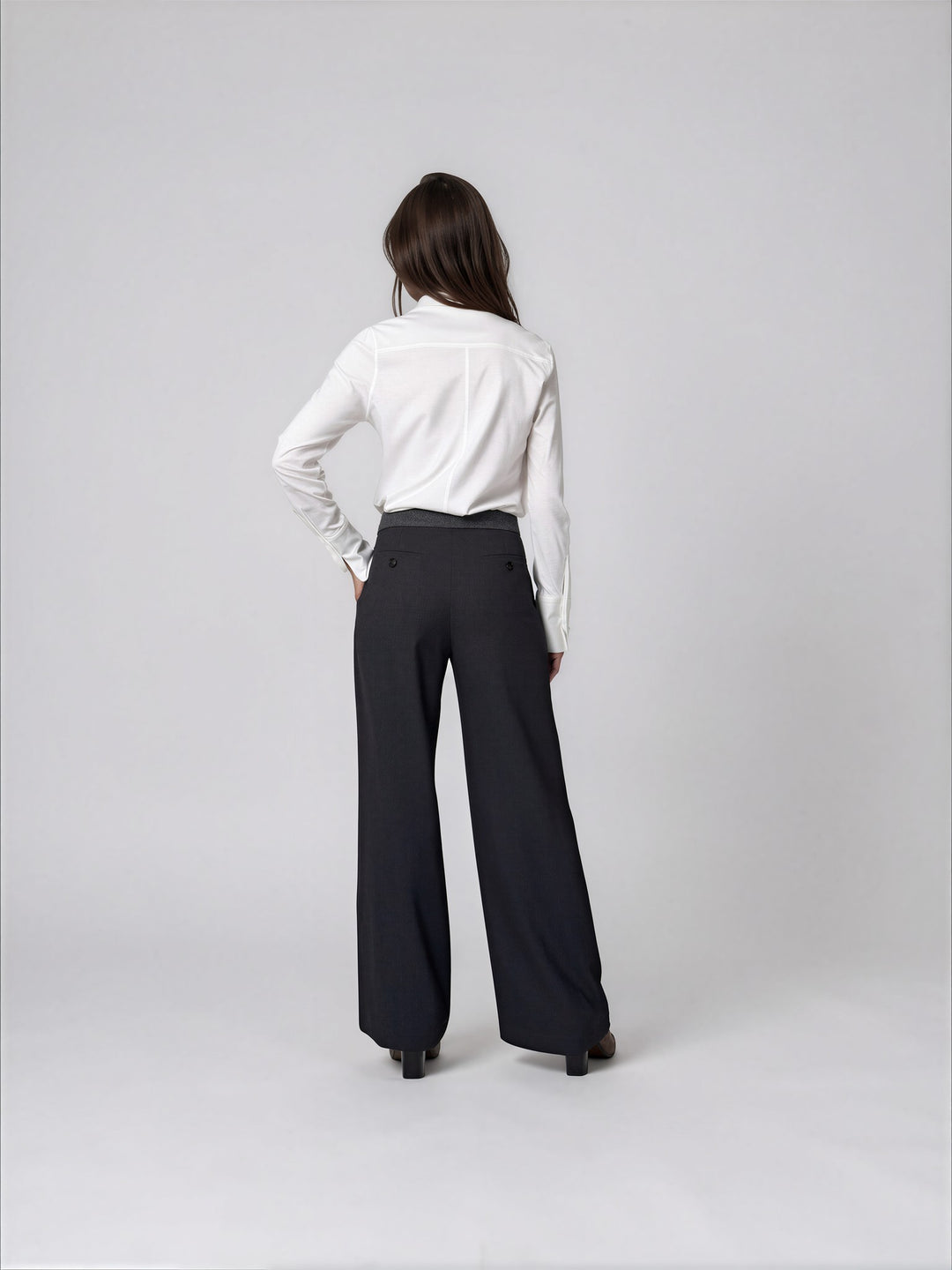 Pantalon tailleur ample à plis Dana