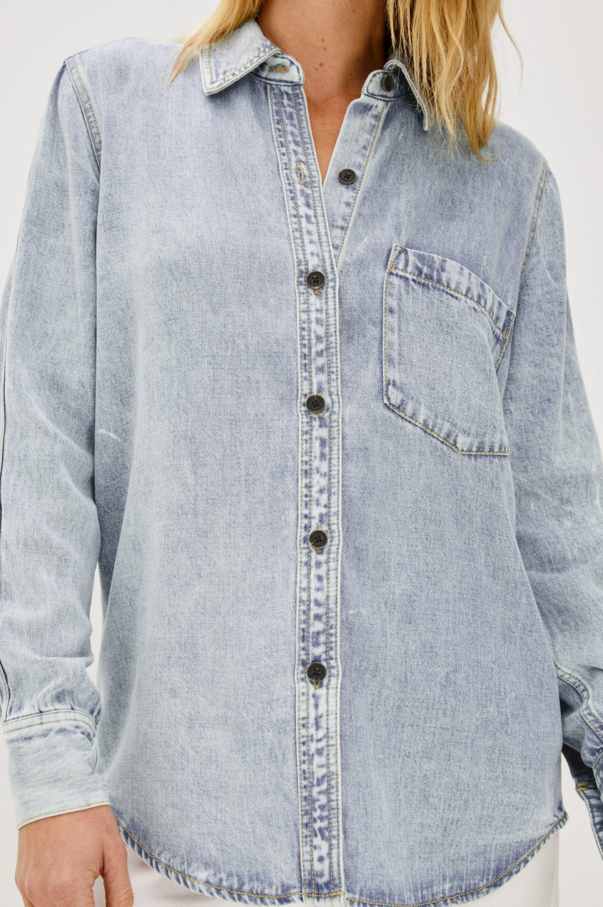 Chemise en denim délavée Atticus
