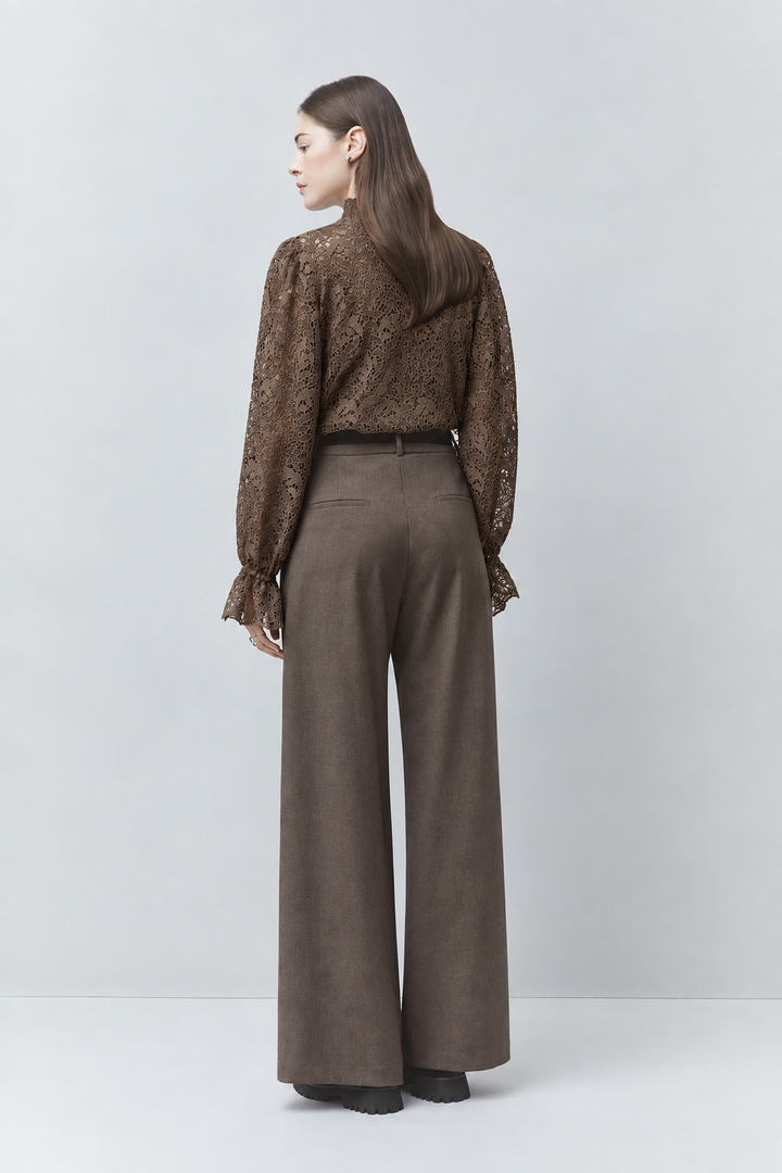 Blouse en dentelle à col montant Look