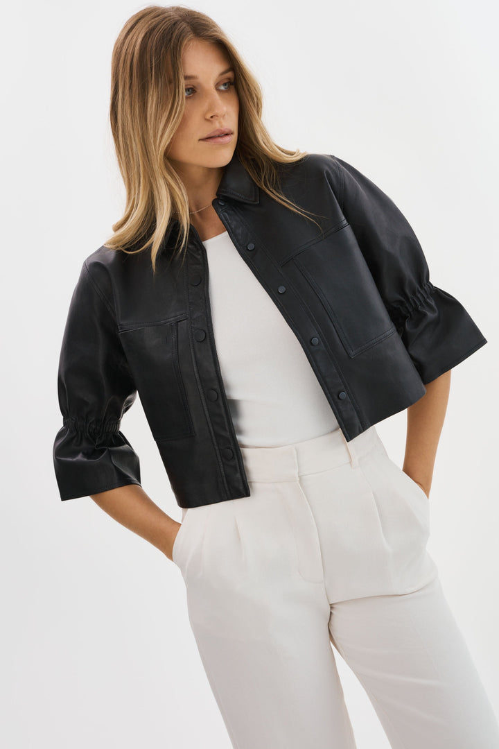 Veste en cuir à manches 3/4 volantées Carolina