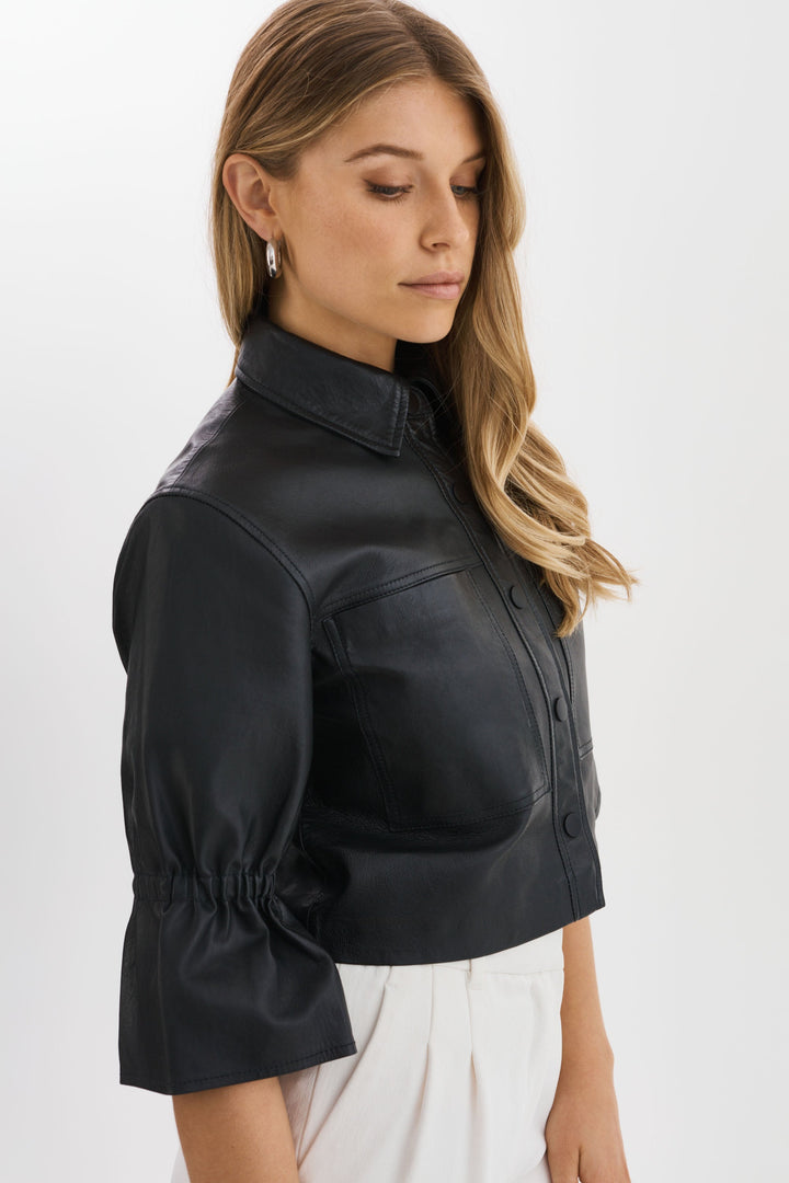 Veste en cuir à manches 3/4 volantées Carolina