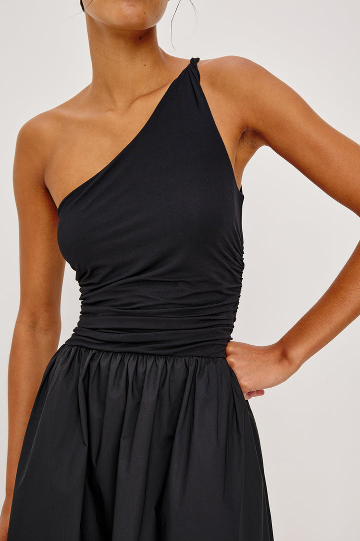 Robe midi asymétrique Chayana