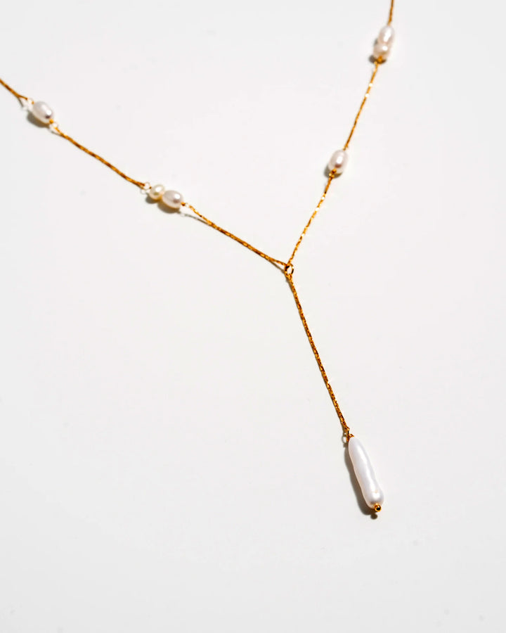Collier chaîne fine avec perle pendante Calla Lariat