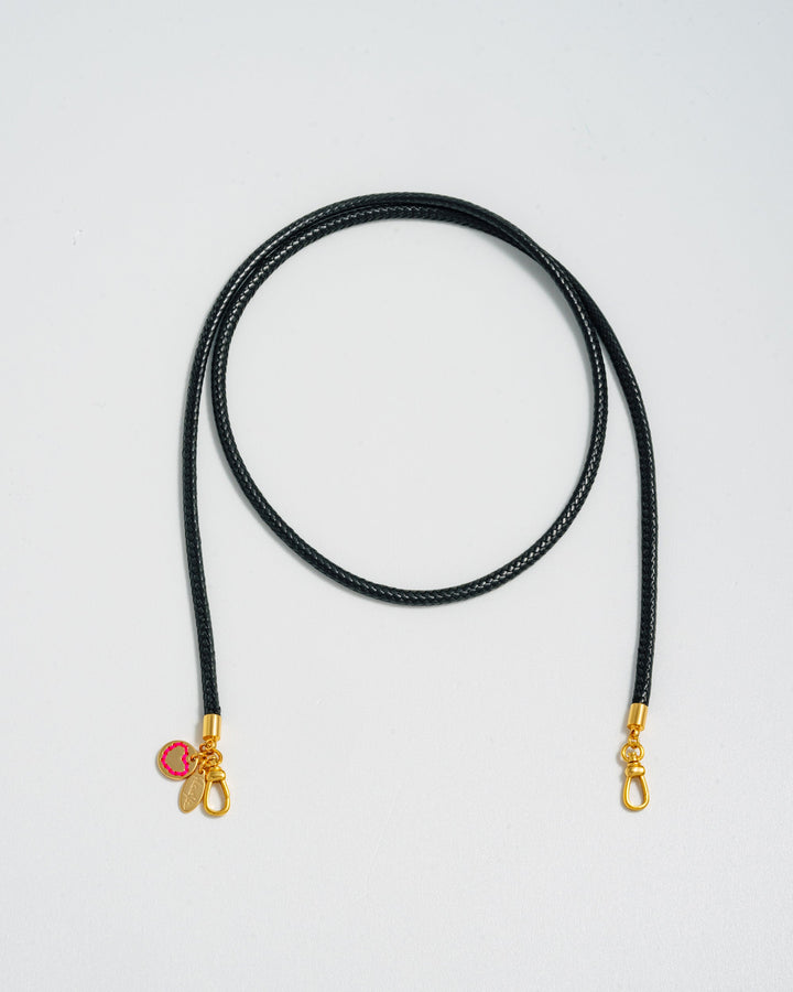 Collier cordon noir avec fermoirs dorés