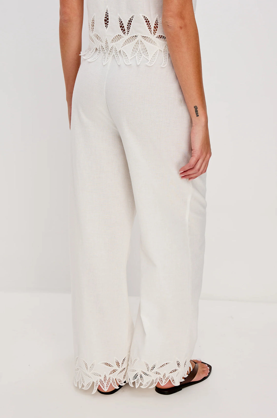 Pantalon en lin Emmie à broderies palmiers