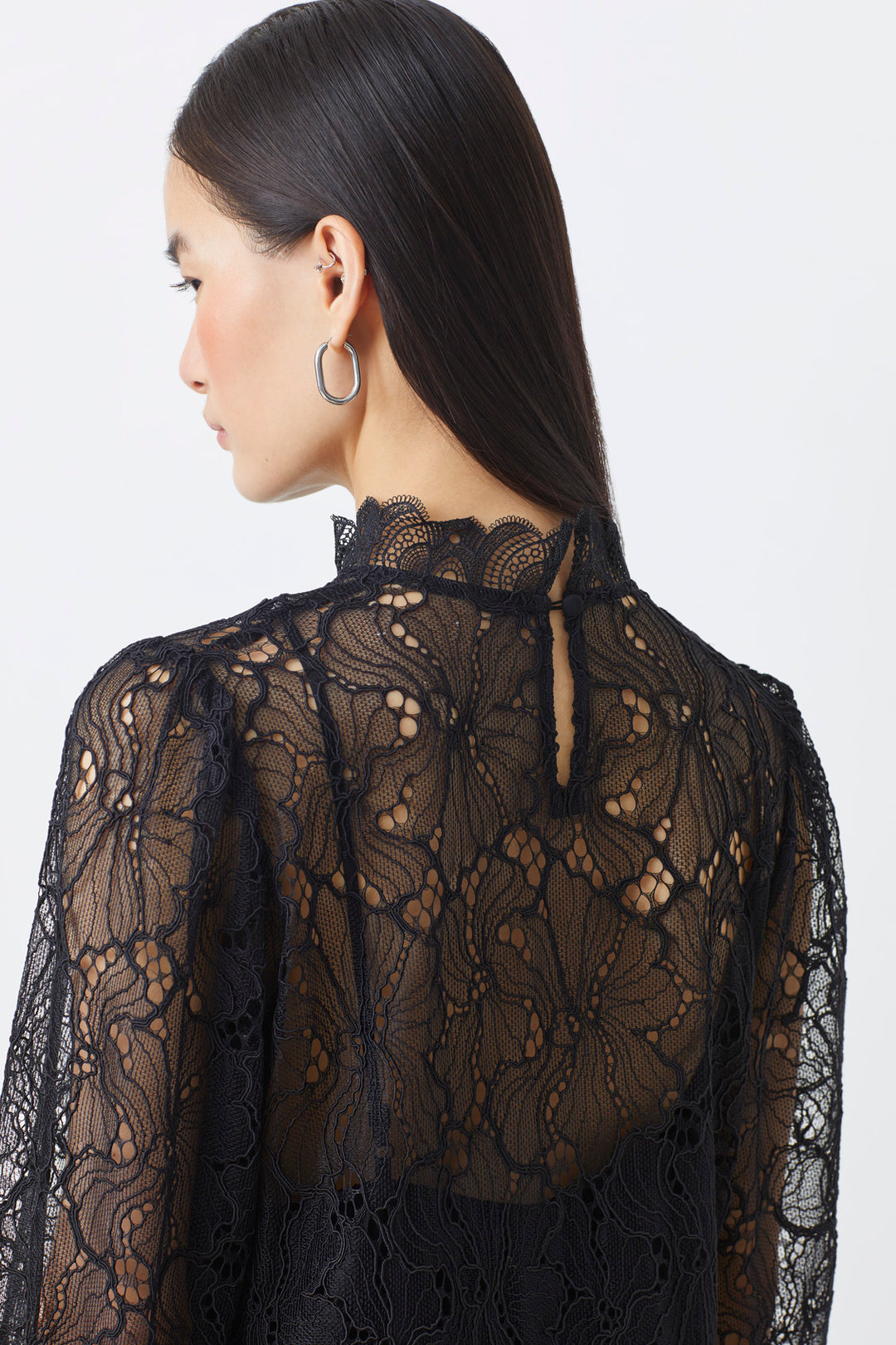 Robe courte en dentelle Cara