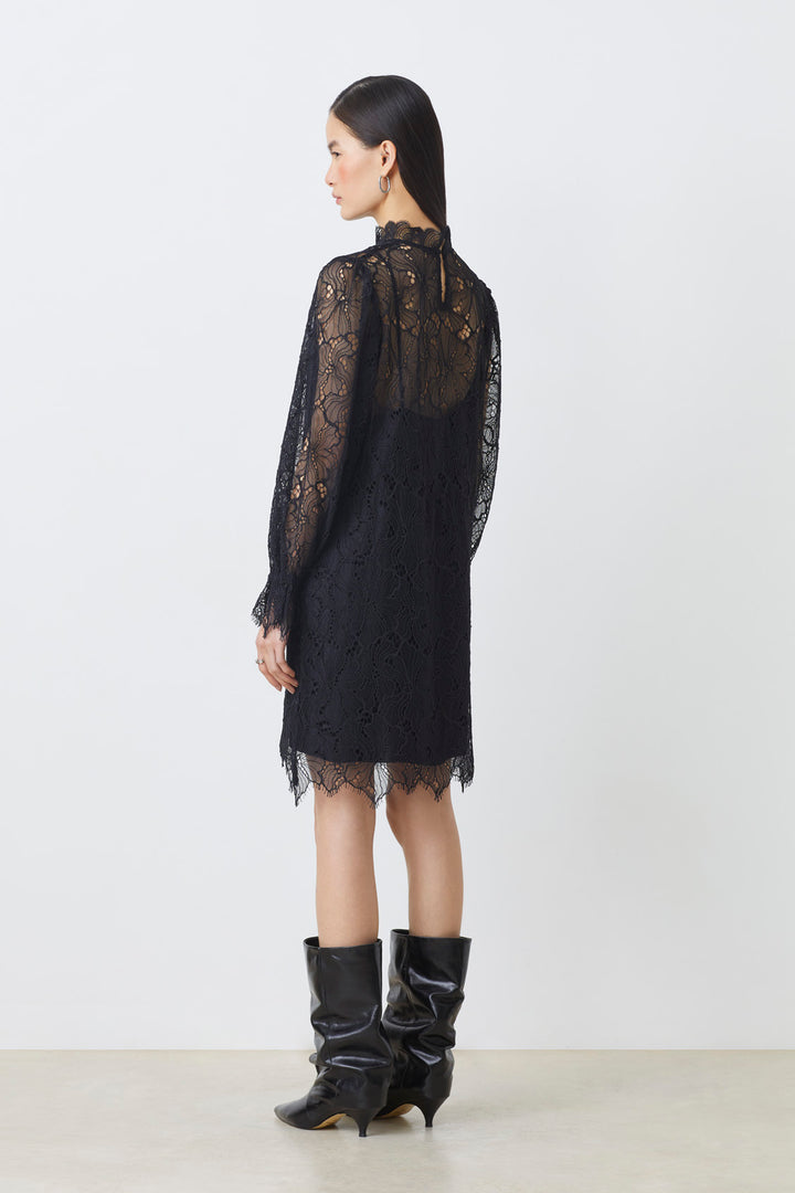 Robe courte en dentelle Cara