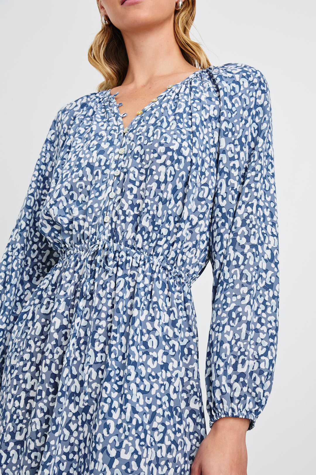 Robe courte boutonnée avec motif cheetah Linnea
