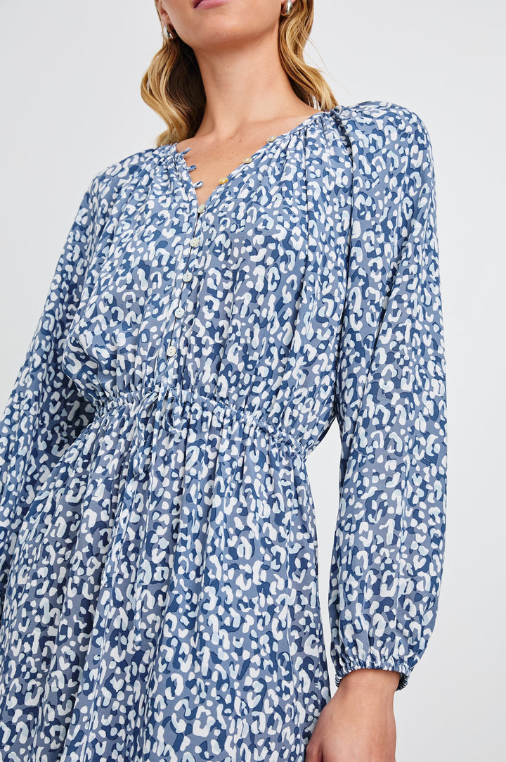 Robe courte boutonnée avec motif cheetah Linnea