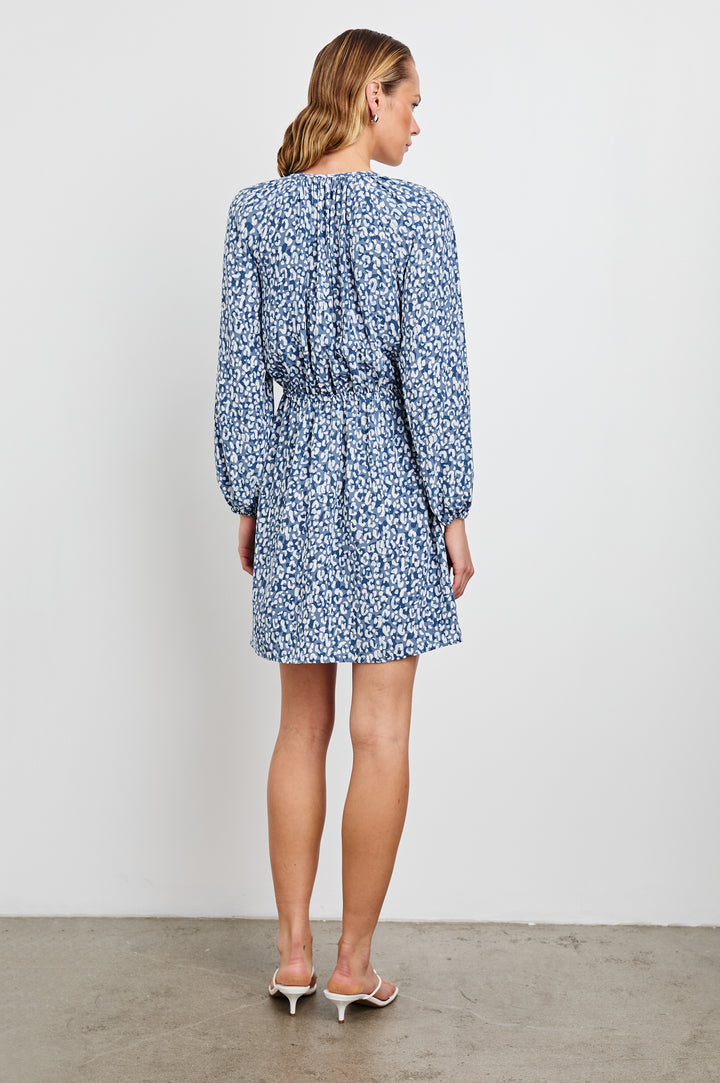 Robe courte boutonnée avec motif cheetah Linnea