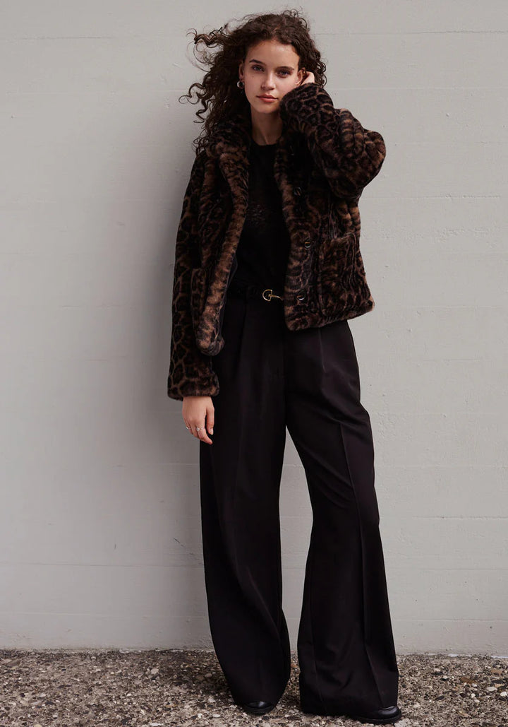 Veste en fausse fourrure avec motif léopard