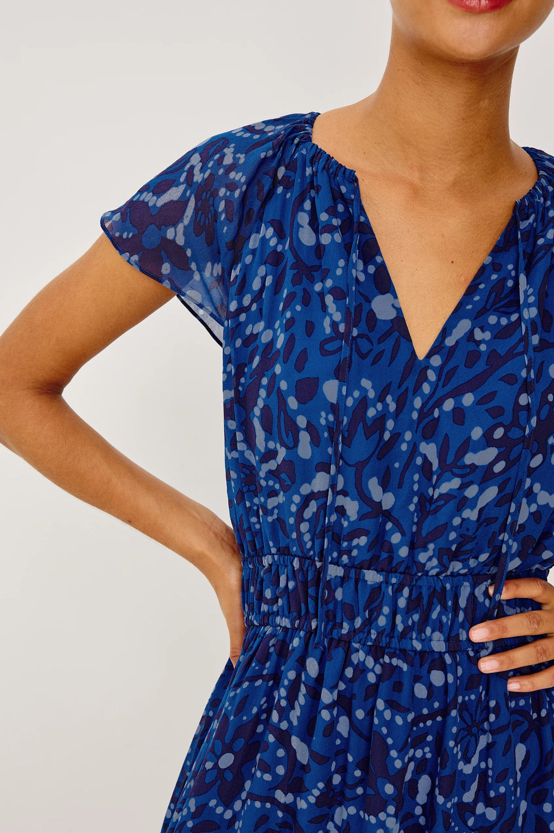 Robe midi fluide Mirielle à manches volantées