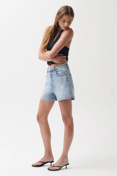 Short Aoki en denim à coupe évasée