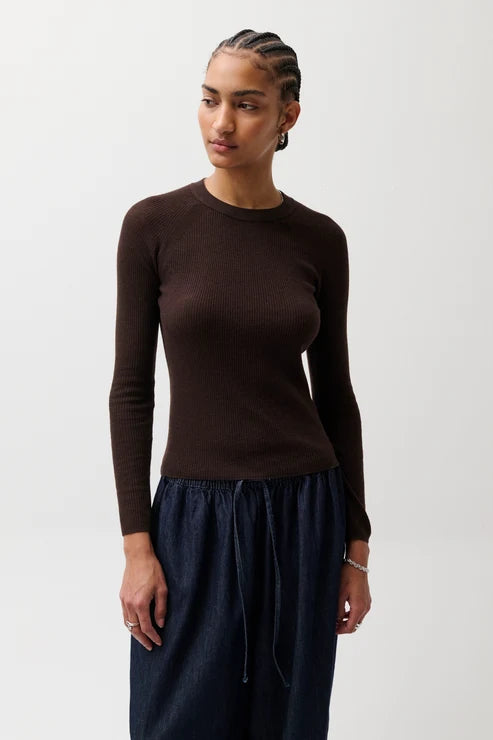 Pull ultraléger ajusté à col rond Juno