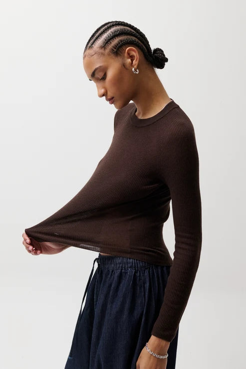 Pull ultraléger ajusté à col rond Juno