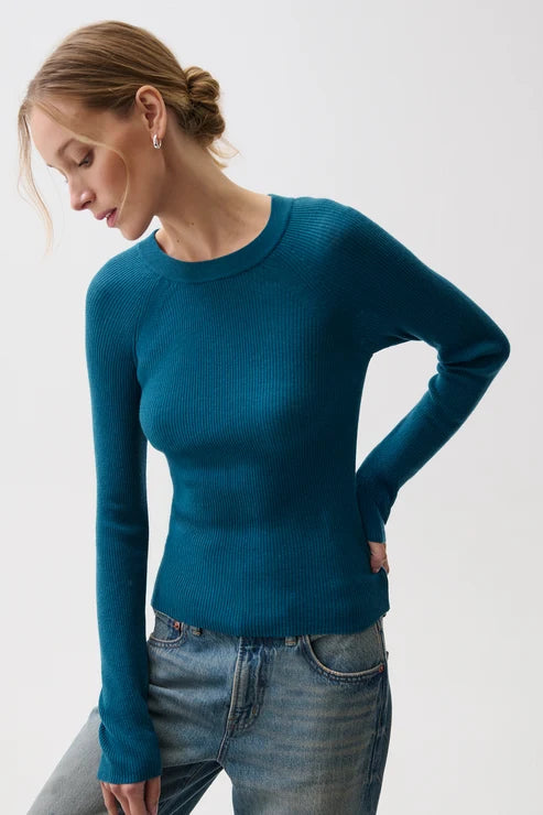 Pull ultraléger ajusté à col rond Juno