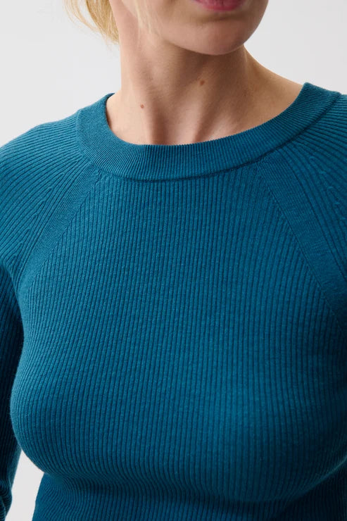 Pull ultraléger ajusté à col rond Juno