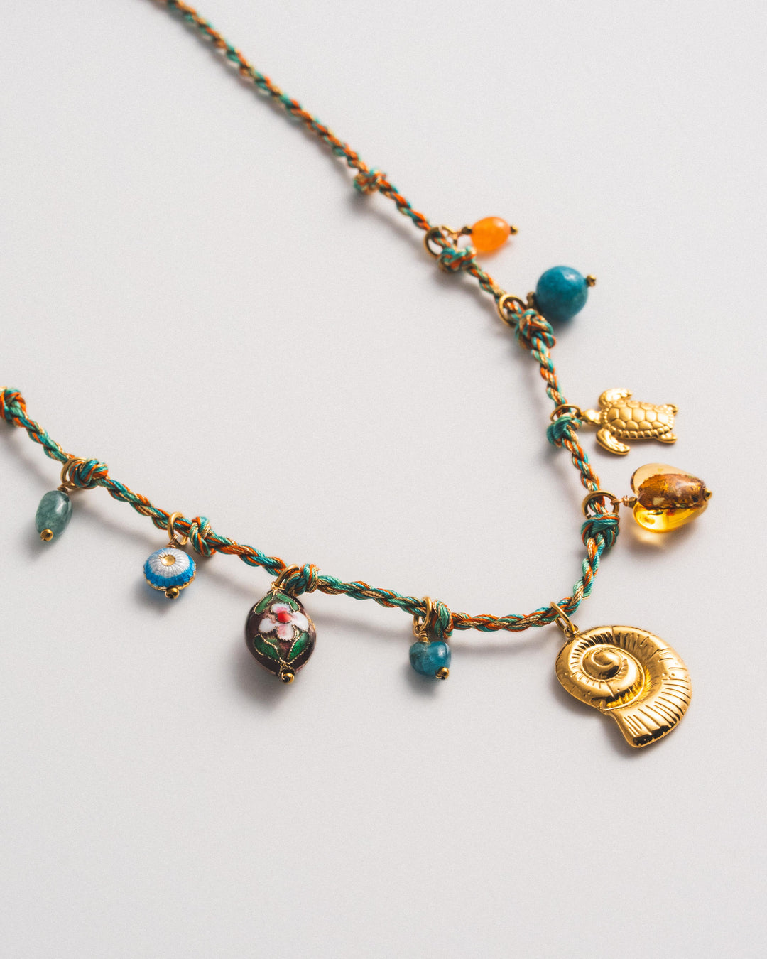 Collier tressé multicolore avec charms Bahia