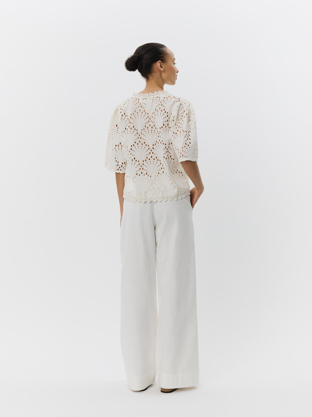 Blouse ajourée à nouer