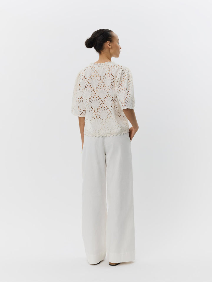 Blouse ajourée à nouer
