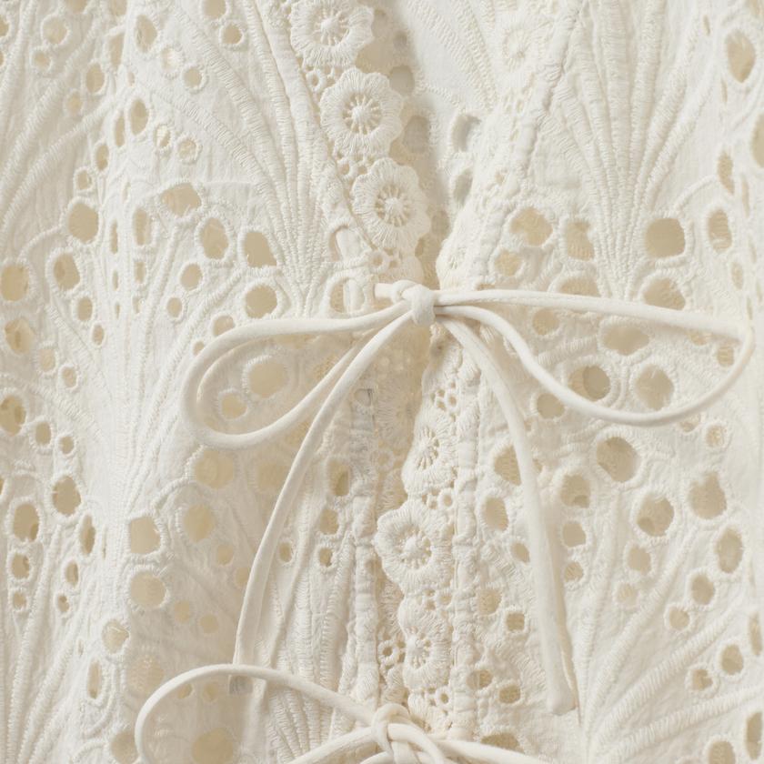 Blouse ajourée à nouer