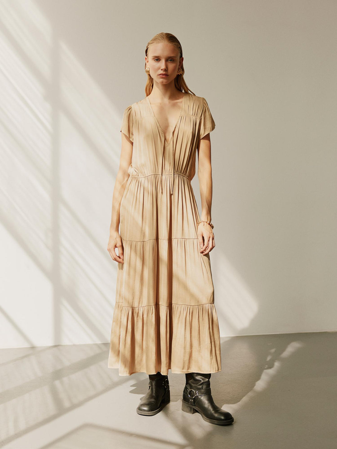 Robe longue fluide avec jupe étagée