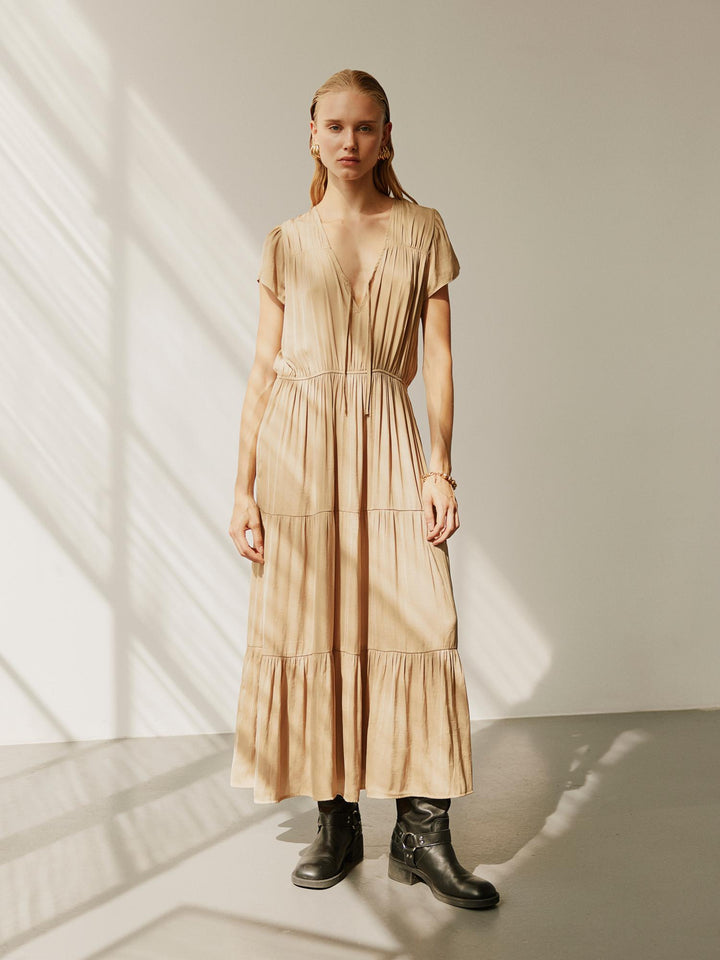 Robe longue fluide avec jupe étagée