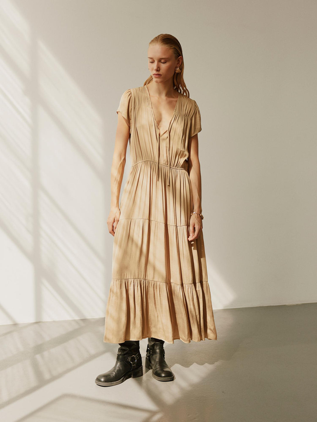 Robe longue fluide avec jupe étagée
